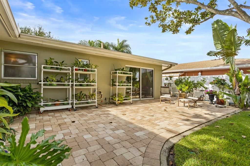 Recently Sold: $900,000 (3 beds, 2 baths, 2134 Square Feet)