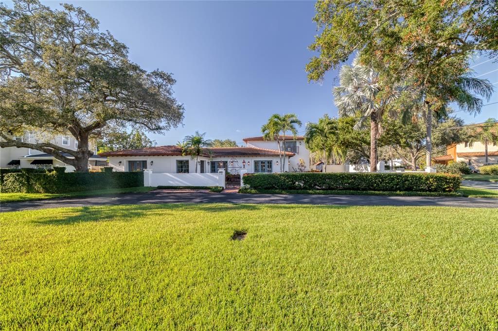 Recently Sold: $1,399,000 (4 beds, 3 baths, 2852 Square Feet)