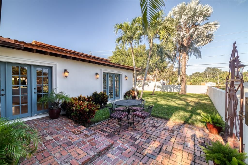 Recently Sold: $1,399,000 (4 beds, 3 baths, 2852 Square Feet)