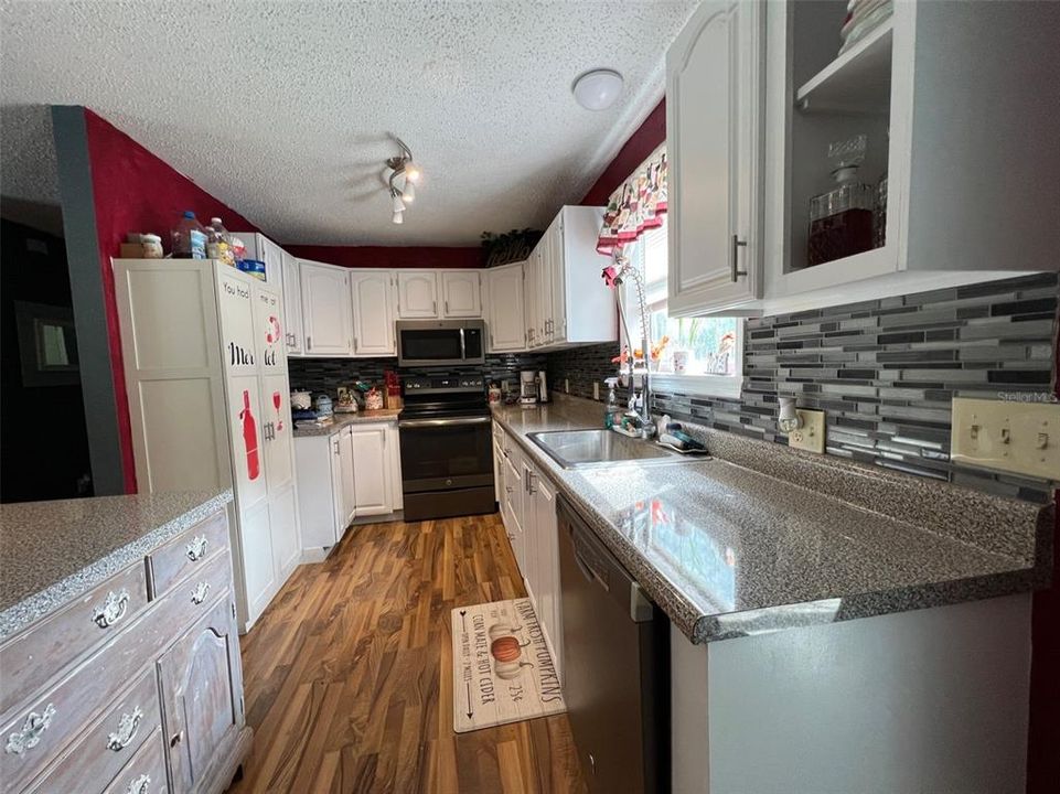 Recently Sold: $239,900 (3 beds, 2 baths, 1636 Square Feet)
