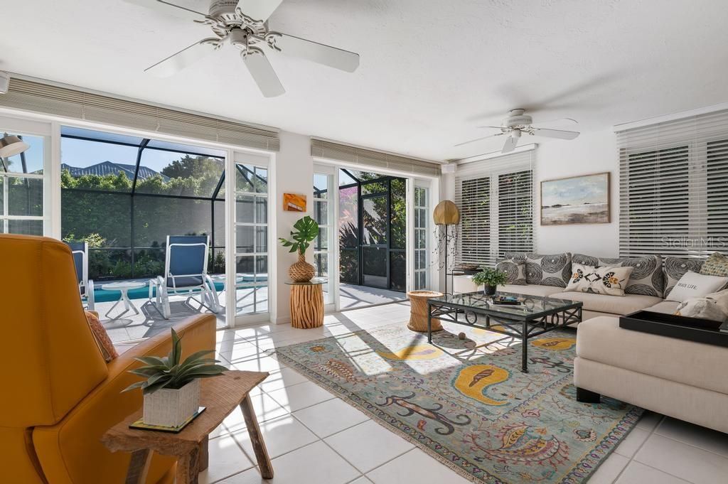 Recently Sold: $985,000 (2 beds, 2 baths, 1560 Square Feet)