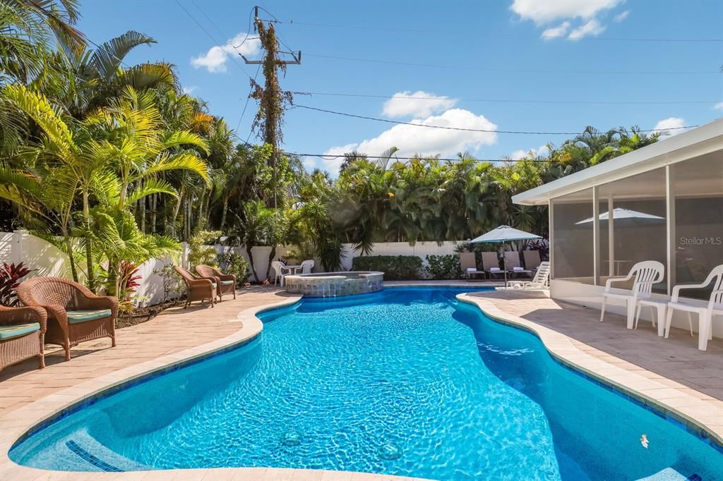 Recently Sold: $1,495,000 (3 beds, 2 baths, 1824 Square Feet)