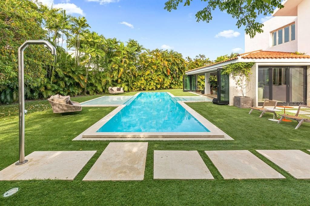 Recently Sold: $13,800,000 (5 beds, 6 baths, 8706 Square Feet)