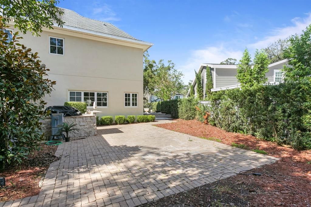 Recently Sold: $2,966,000 (4 beds, 3 baths, 4869 Square Feet)