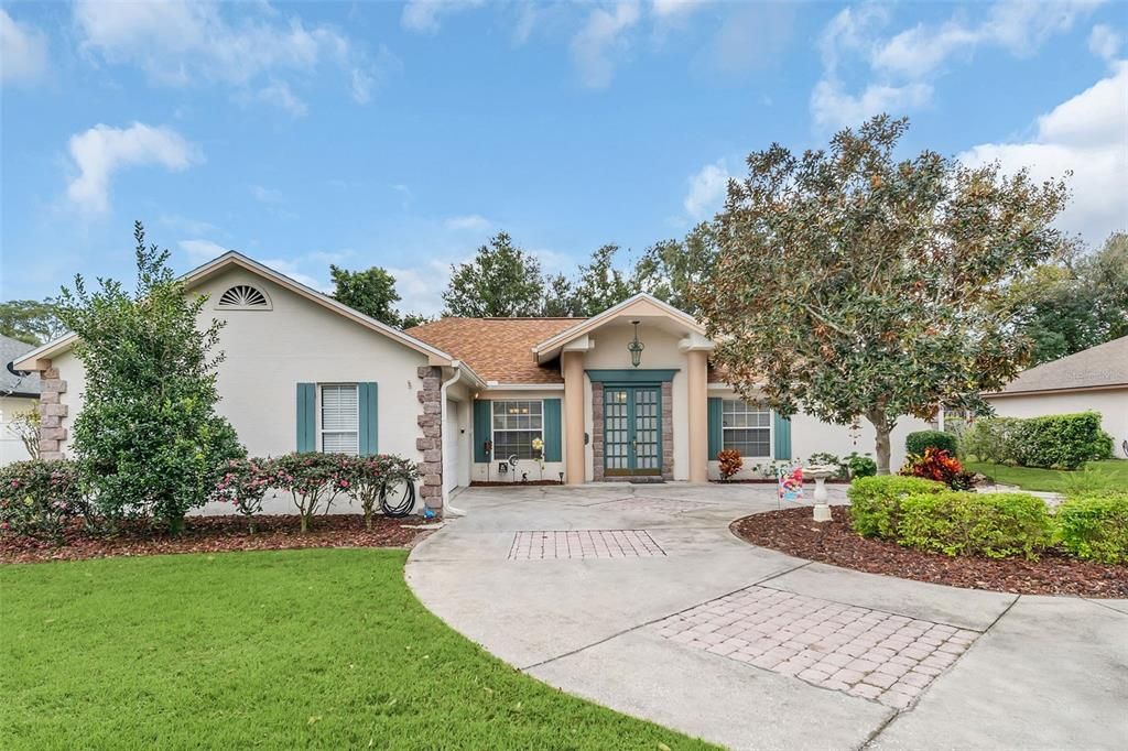 332 Lakecrest Drive