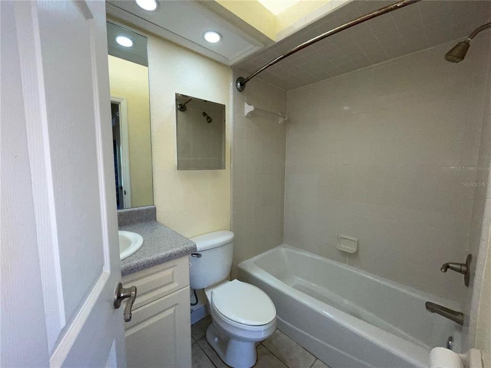 guest bath with tub/shower