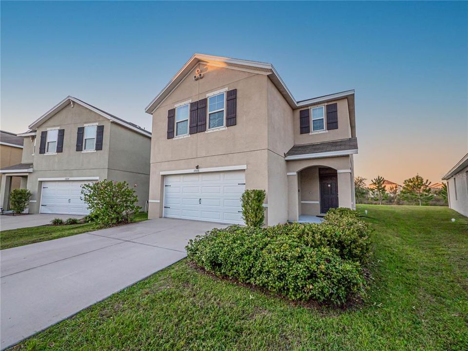 Recently Sold: $379,900 (4 beds, 2 baths, 2328 Square Feet)