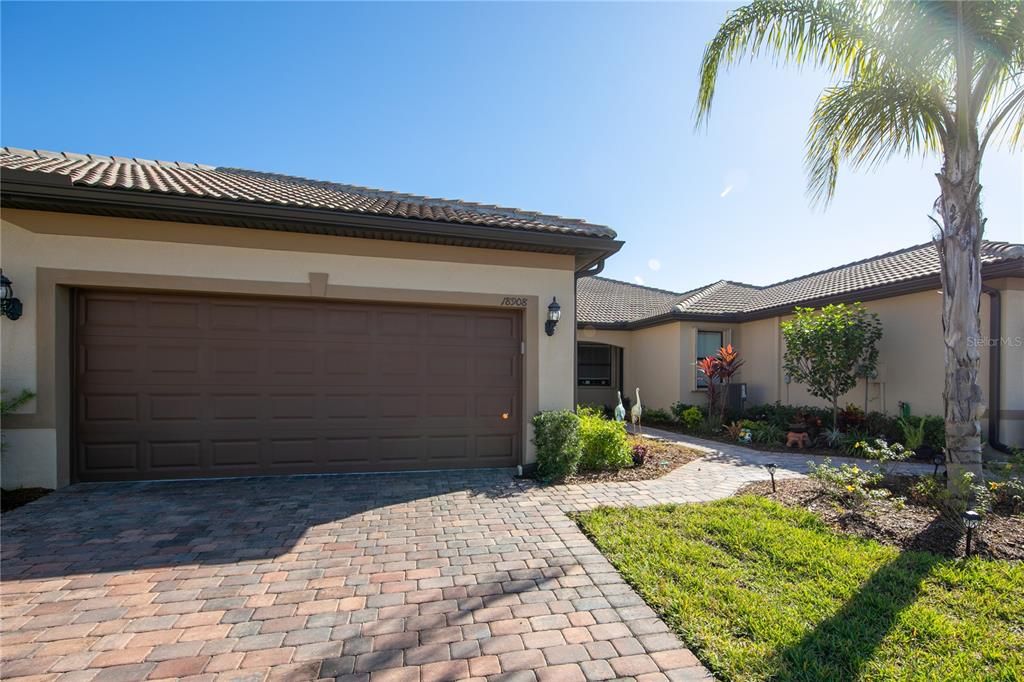 Recently Sold: $400,000 (2 beds, 2 baths, 1443 Square Feet)