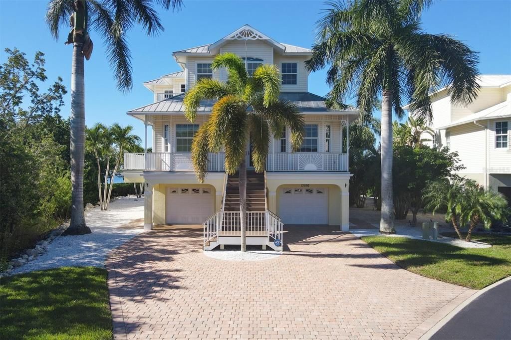 Recently Sold: $2,195,000 (4 beds, 4 baths, 3574 Square Feet)