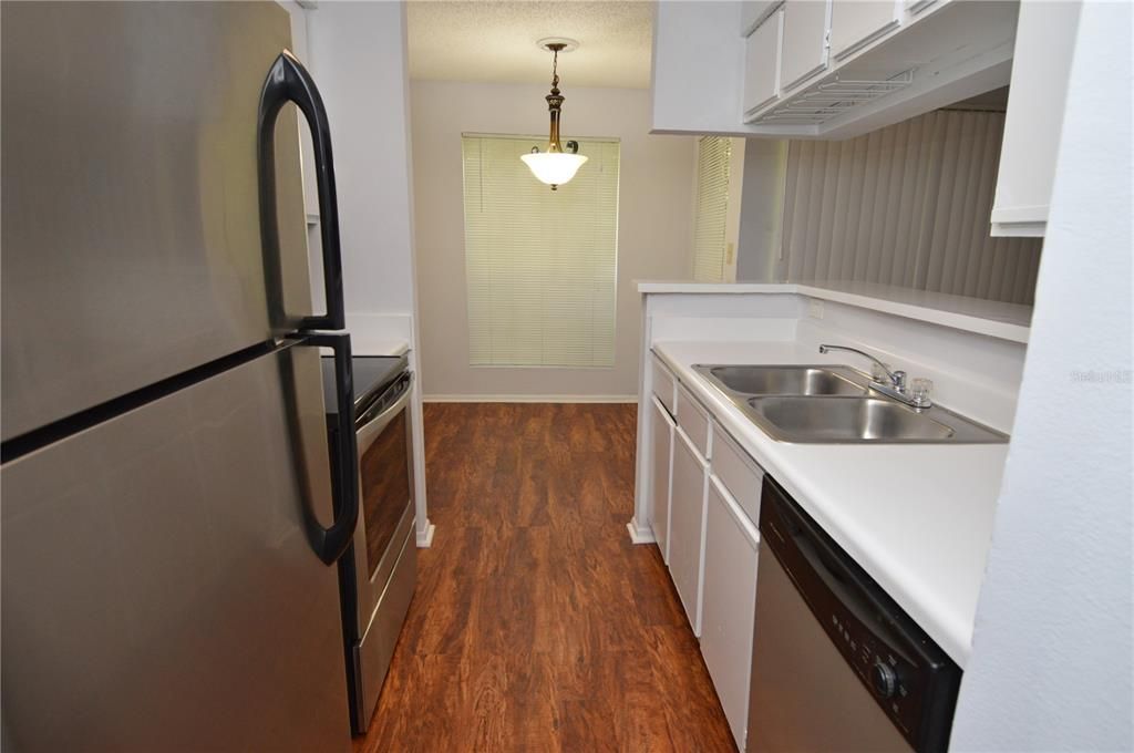 Recently Rented: $1,300 (1 beds, 1 baths, 846 Square Feet)