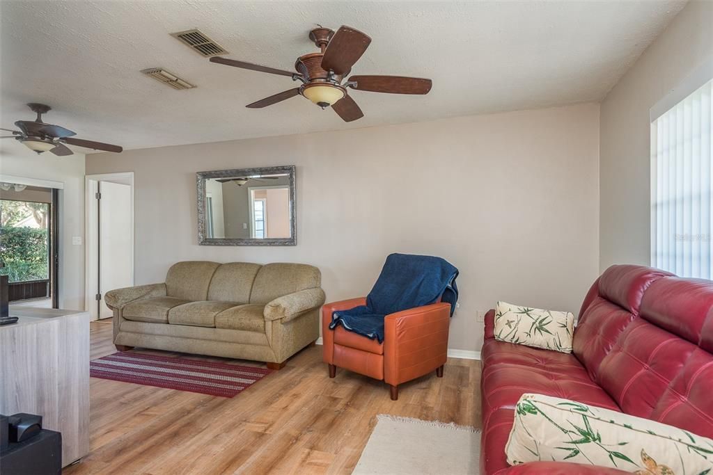 Recently Sold: $240,000 (2 beds, 2 baths, 1104 Square Feet)