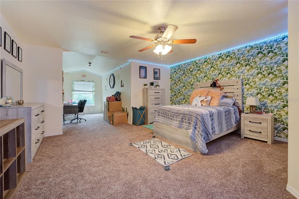 Upstairs guest bedroom