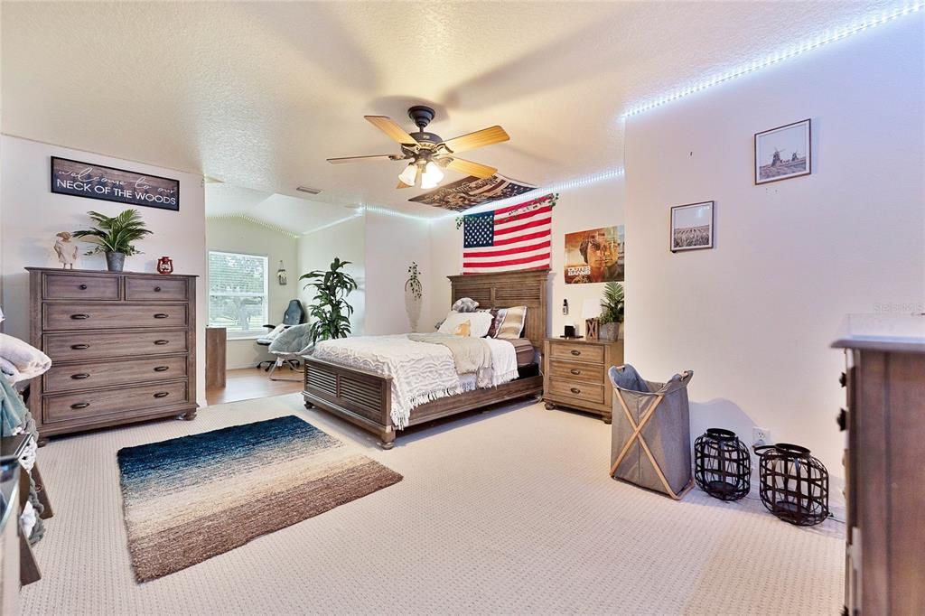 Upstairs guest bedroom