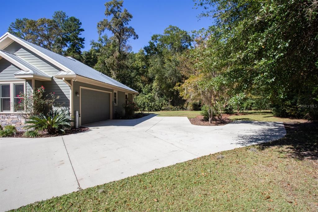 Recently Sold: $535,000 (3 beds, 2 baths, 2517 Square Feet)
