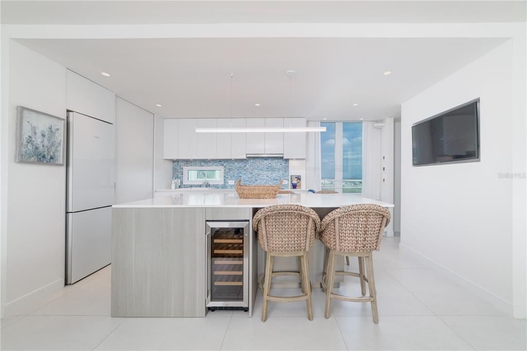 Recently Sold: $750,000 (2 beds, 2 baths, 1324 Square Feet)