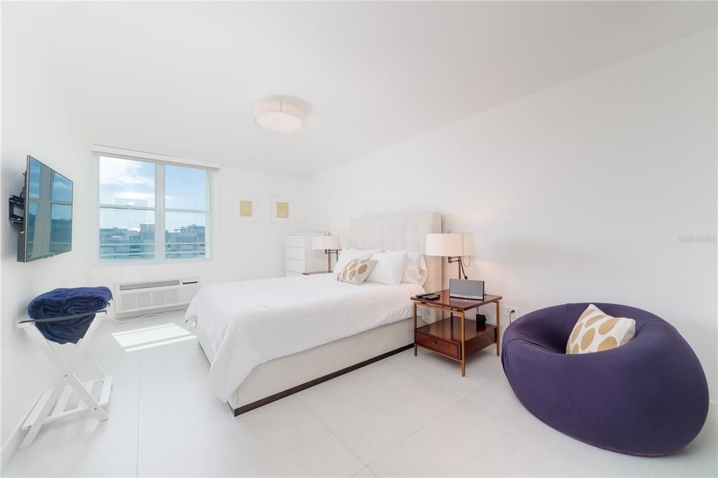 Recently Sold: $750,000 (2 beds, 2 baths, 1324 Square Feet)