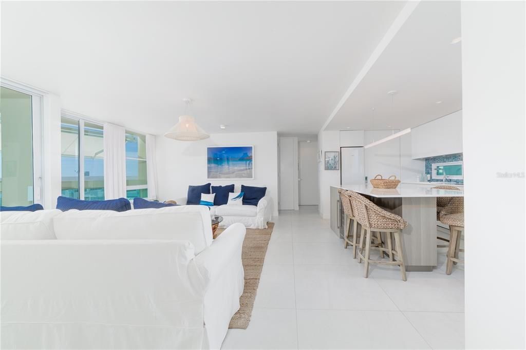 Recently Sold: $750,000 (2 beds, 2 baths, 1324 Square Feet)