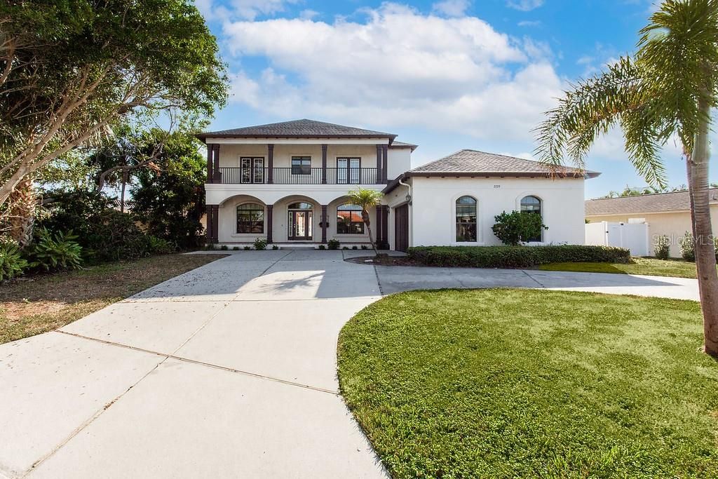 Recently Sold: $2,280,000 (4 beds, 3 baths, 3636 Square Feet)