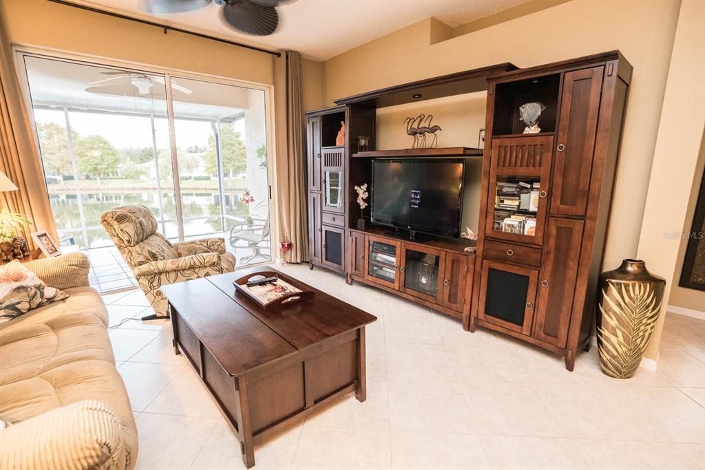 Recently Sold: $215,000 (2 beds, 2 baths, 990 Square Feet)