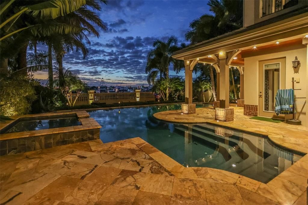 Recently Sold: $3,695,000 (4 beds, 5 baths, 5964 Square Feet)