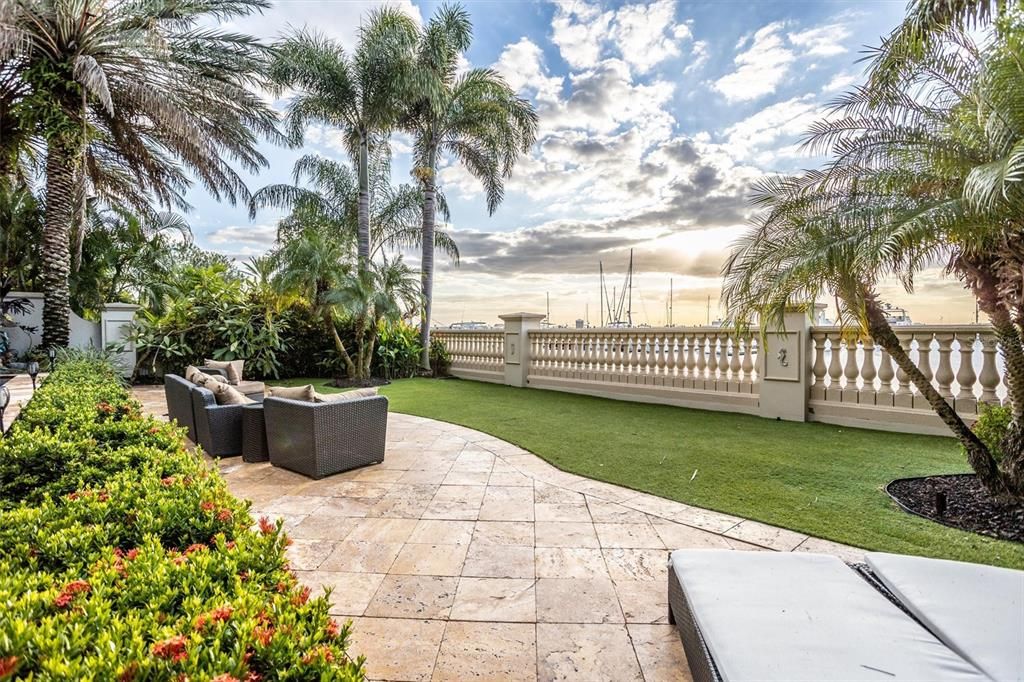 Recently Sold: $3,695,000 (4 beds, 5 baths, 5964 Square Feet)
