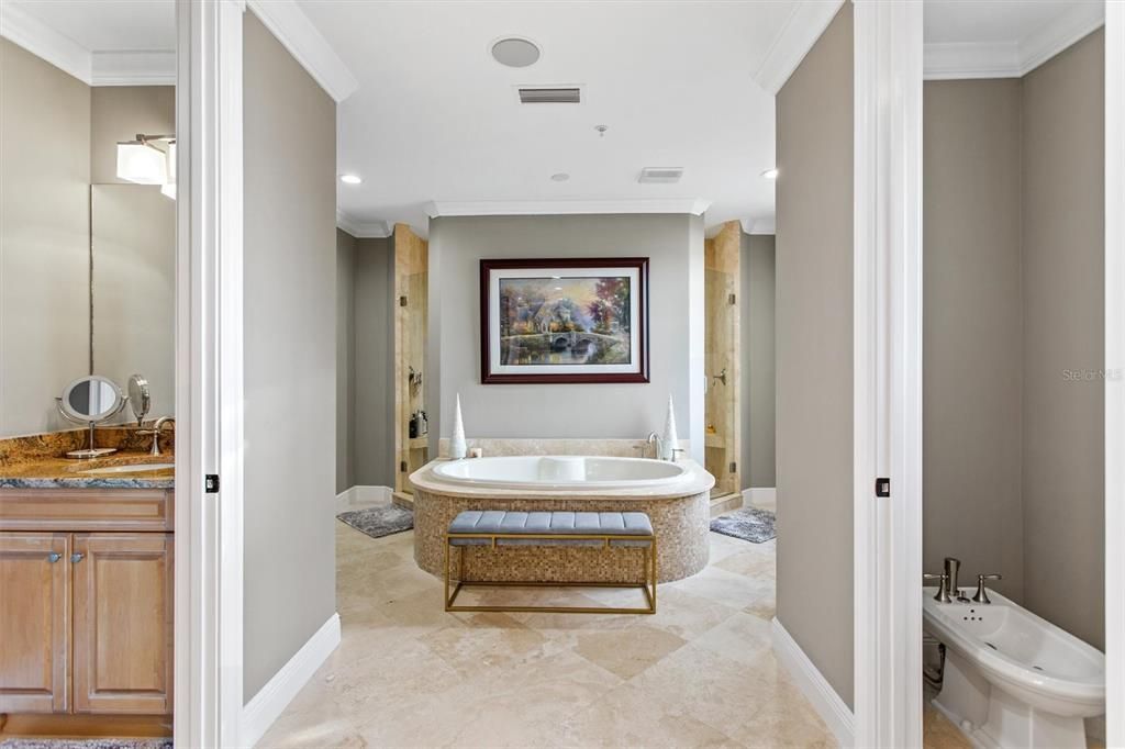 最近售出: $3,695,000 (4 贝兹, 5 浴室, 5964 平方英尺)