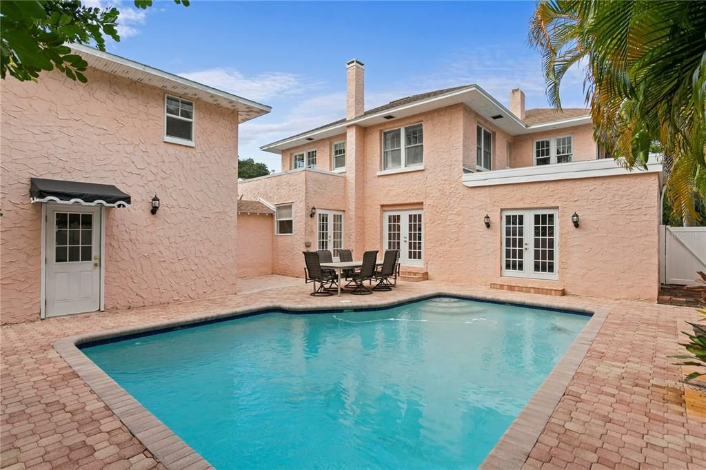 Recently Sold: $1,300,000 (4 beds, 3 baths, 2999 Square Feet)