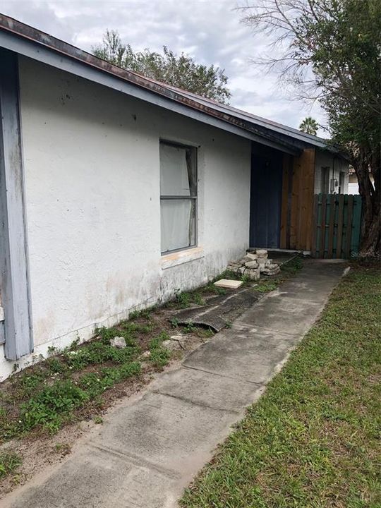 Recently Sold: $200,000 (3 beds, 2 baths, 1377 Square Feet)