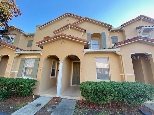 Recently Sold: $220,000 (3 beds, 3 baths, 1187 Square Feet)