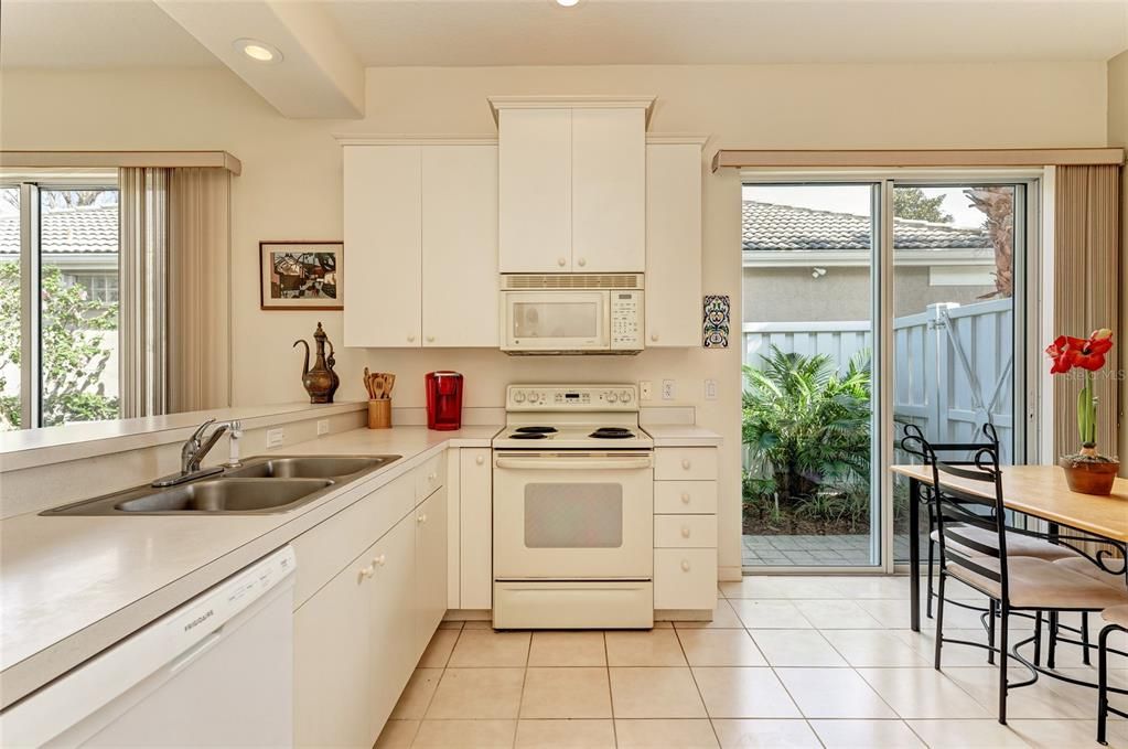 Recently Sold: $425,000 (2 beds, 2 baths, 1626 Square Feet)