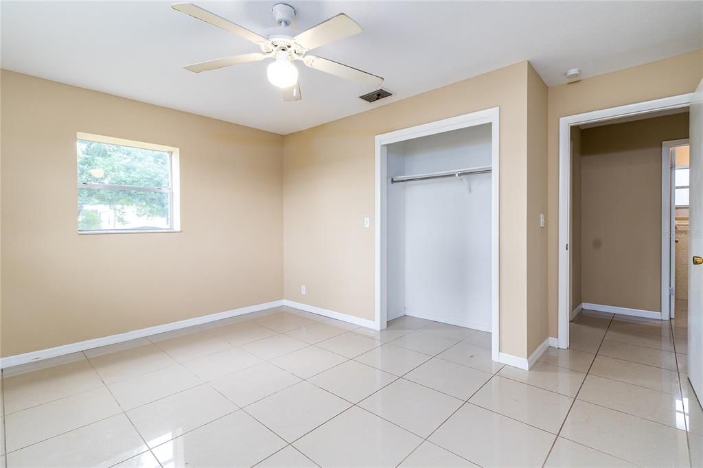 Recently Sold: $179,900 (2 beds, 1 baths, 1041 Square Feet)