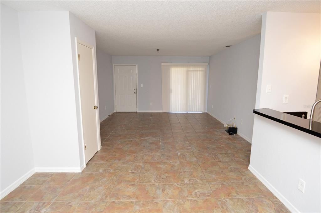 Recently Rented: $1,350 (1 beds, 1 baths, 753 Square Feet)