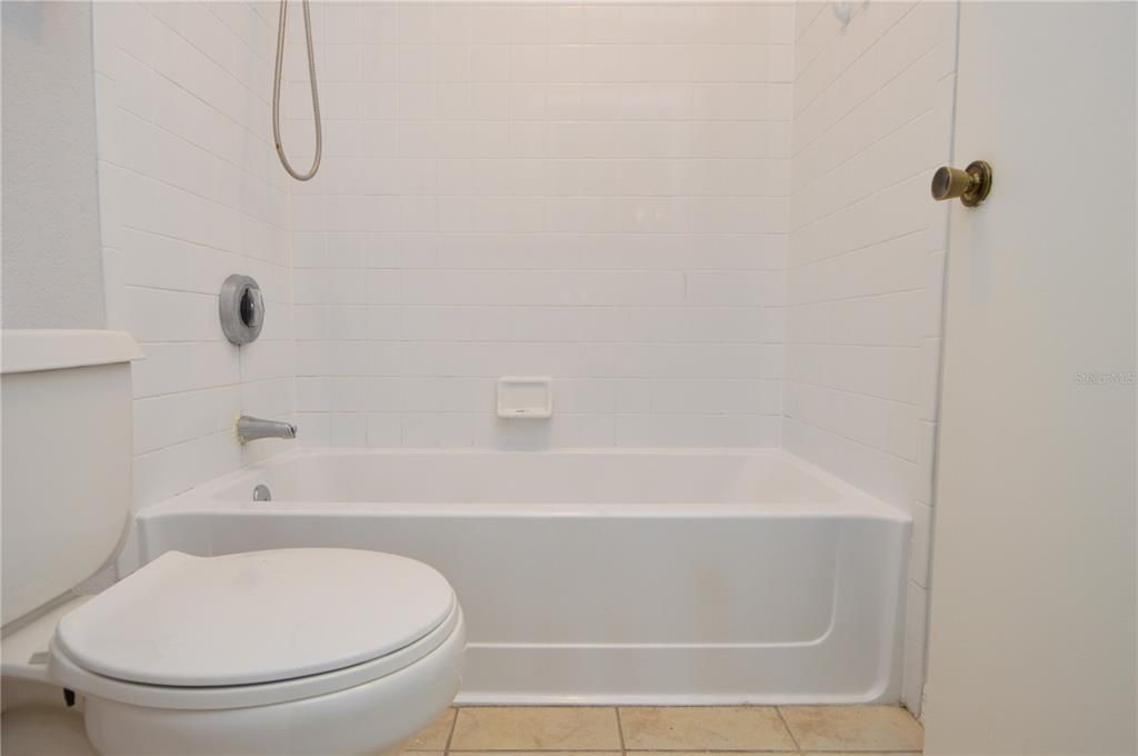 最近租的: $1,350 (1 贝兹, 1 浴室, 753 平方英尺)