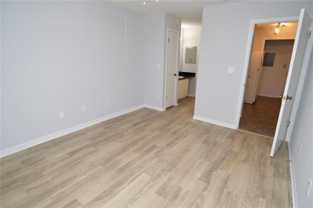 Recently Rented: $1,350 (1 beds, 1 baths, 753 Square Feet)