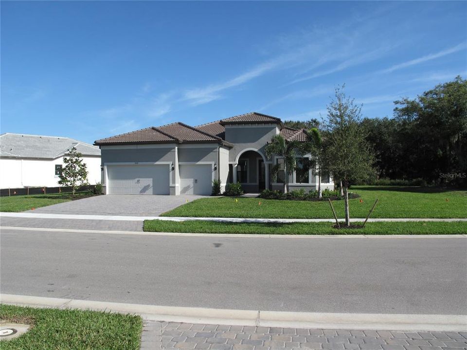 Recently Sold: $799,665 (3 beds, 3 baths, 2488 Square Feet)