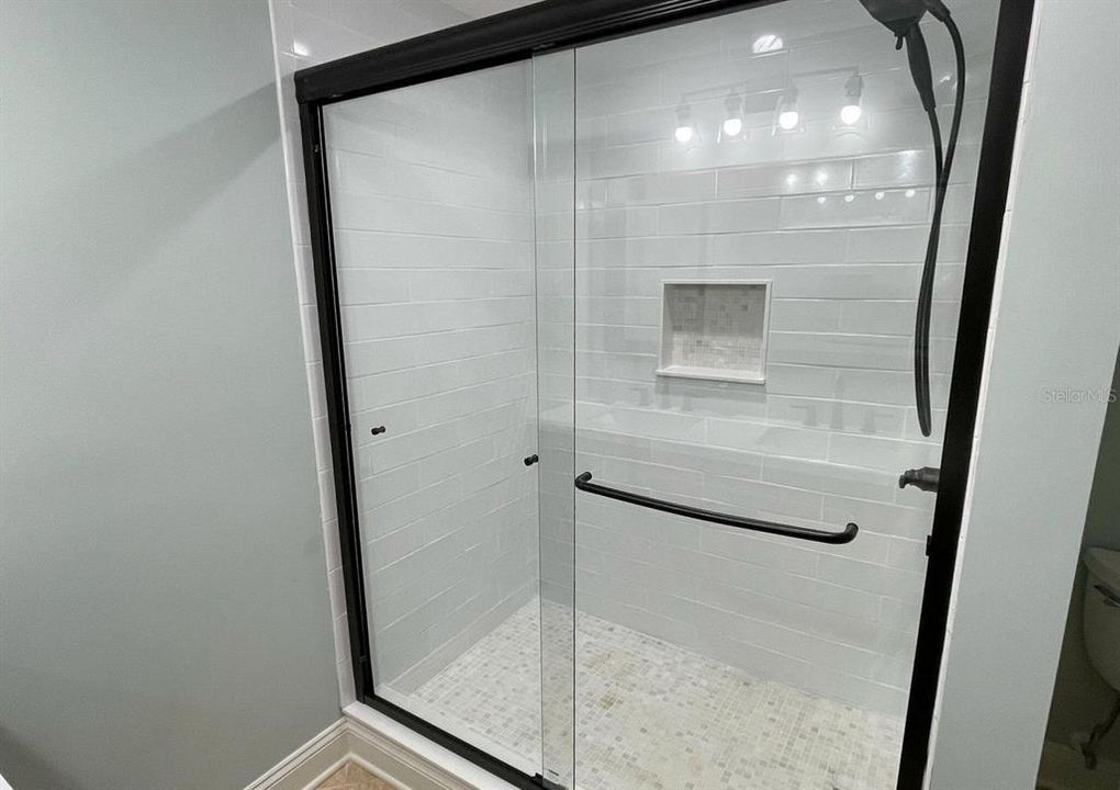 最近售出: $425,000 (3 贝兹, 2 浴室, 1837 平方英尺)