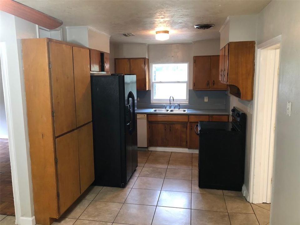 Recently Rented: $1,350 (4 beds, 1 baths, 1245 Square Feet)