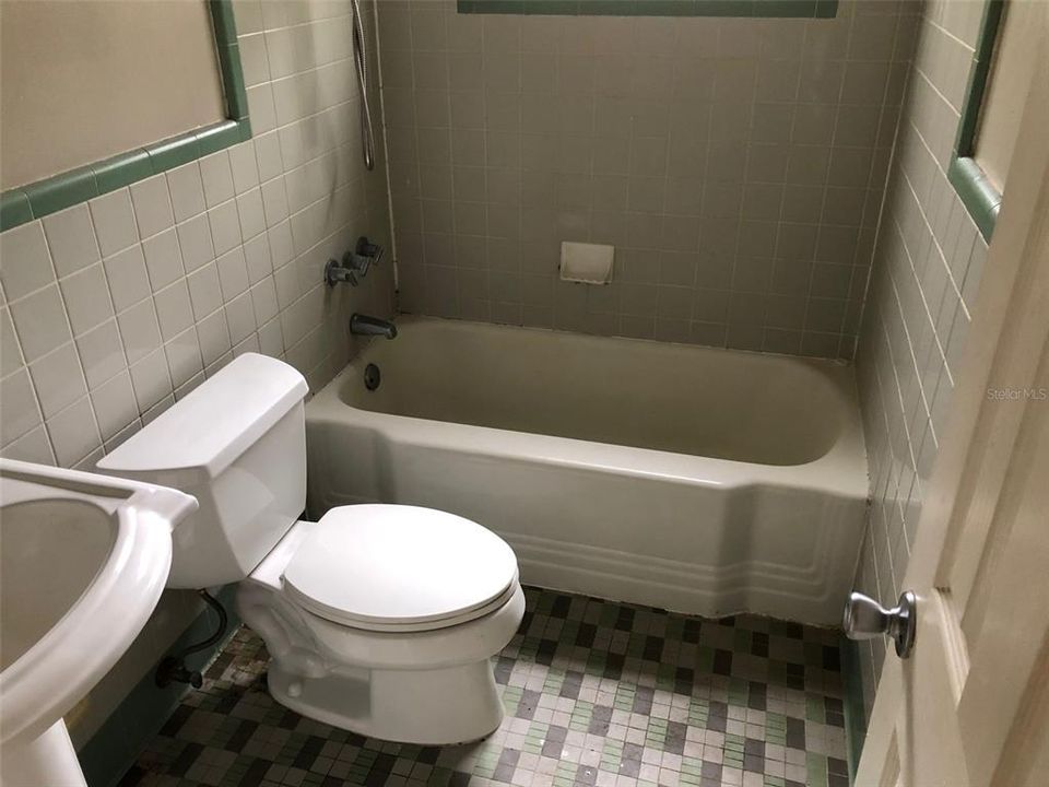 最近租的: $1,350 (4 贝兹, 1 浴室, 1245 平方英尺)