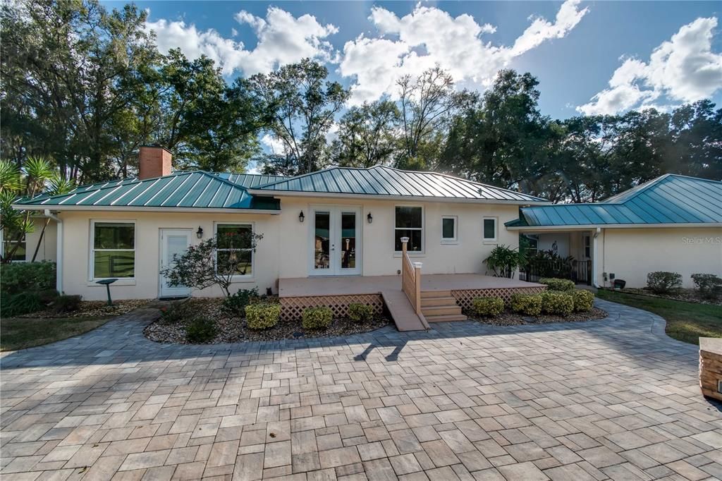 Recently Sold: $850,000 (3 beds, 3 baths, 3540 Square Feet)