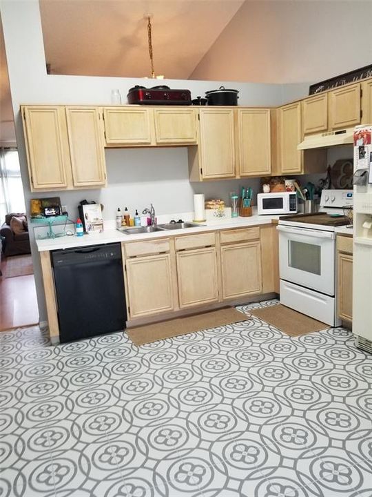 Recently Rented: $1,795 (3 beds, 2 baths, 1310 Square Feet)