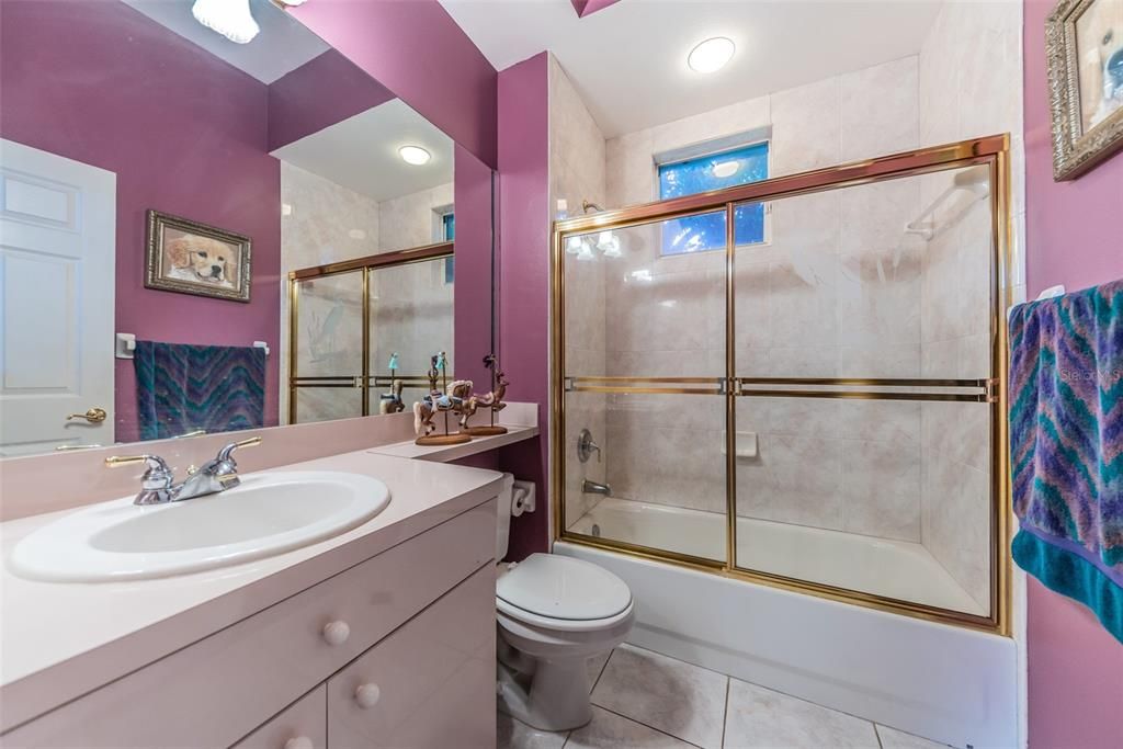 最近售出: $919,900 (4 贝兹, 3 浴室, 3105 平方英尺)