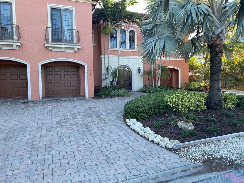 Recently Sold: $6,395,000 (3 beds, 3 baths, 4201 Square Feet)