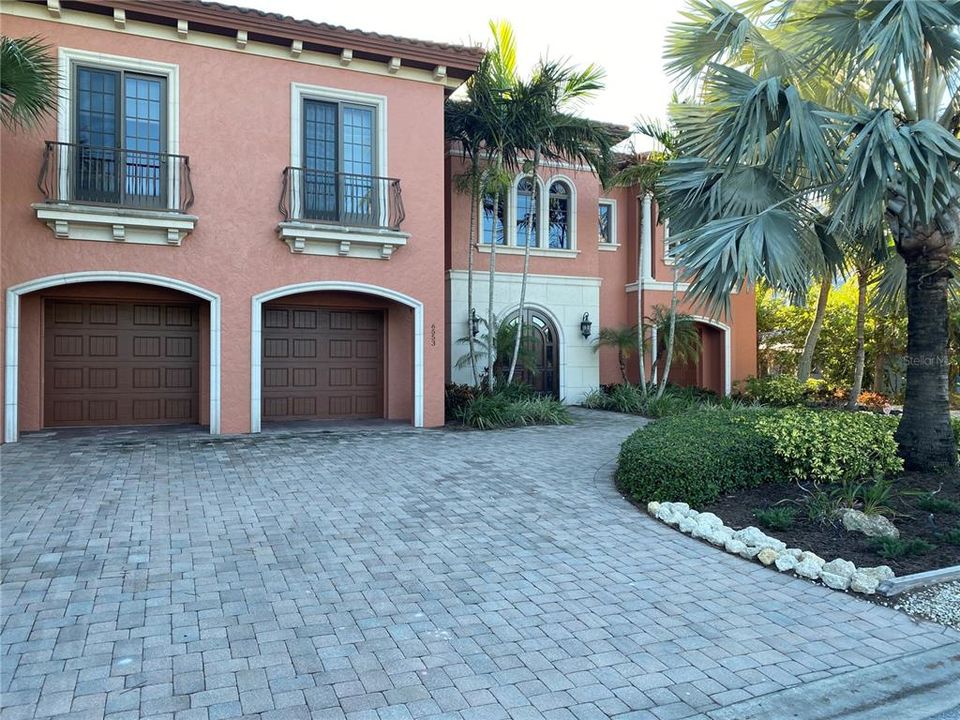 Recently Sold: $6,395,000 (3 beds, 3 baths, 4201 Square Feet)