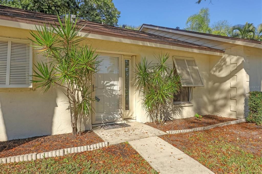 Recently Sold: $160,000 (2 beds, 2 baths, 930 Square Feet)