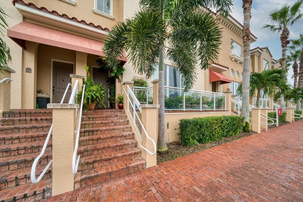 Recently Sold: $1,649,000 (3 beds, 2 baths, 2530 Square Feet)