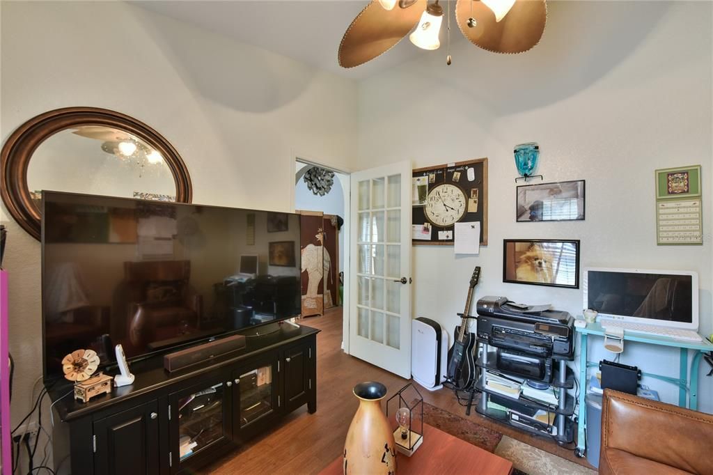 Recently Sold: $350,000 (3 beds, 2 baths, 1829 Square Feet)