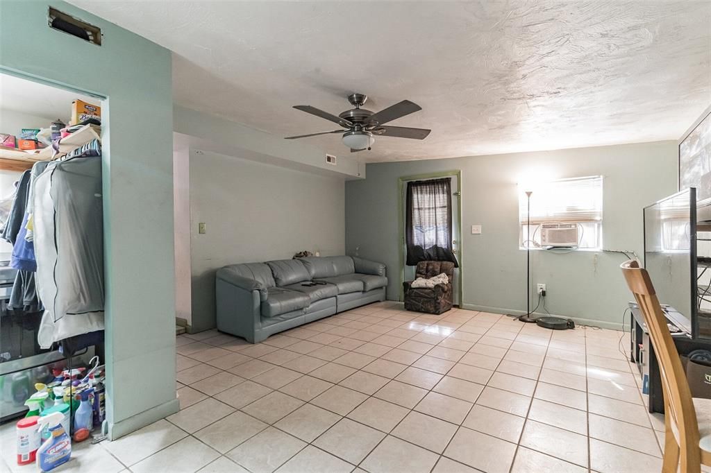 Recently Sold: $170,000 (3 beds, 2 baths, 1247 Square Feet)
