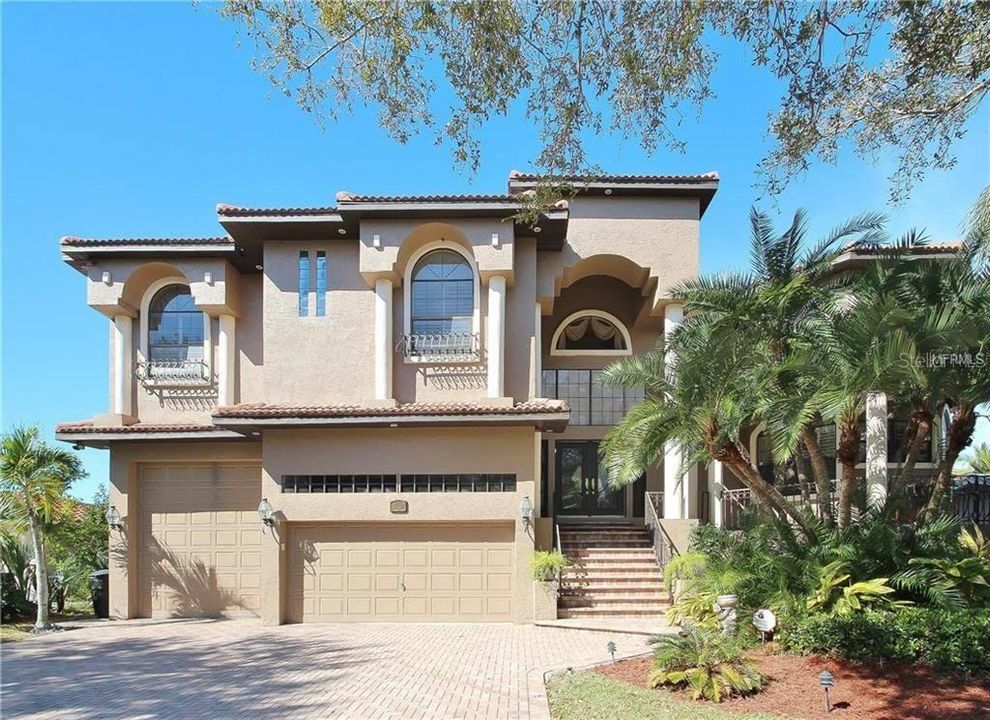 Recently Sold: $1,850,000 (5 beds, 4 baths, 4473 Square Feet)