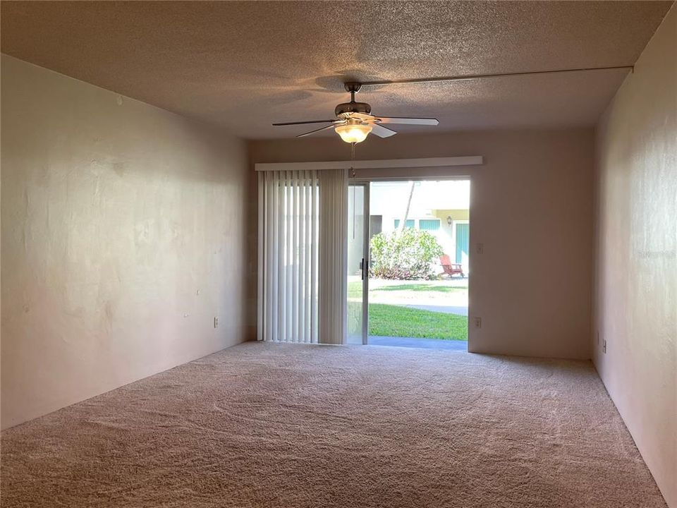 Recently Rented: $1,300 (2 beds, 1 baths, 965 Square Feet)