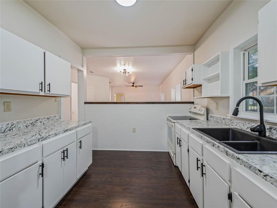 Recently Sold: $169,500 (2 beds, 1 baths, 1078 Square Feet)